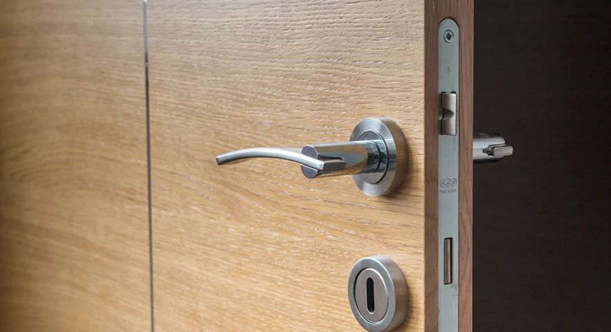 Locksmith Barcelona Open Doors 883x480 - Locksmith Barcelona Open Doors